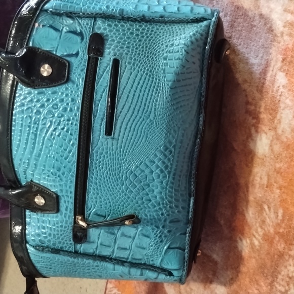 To many - Picture 2 of 3